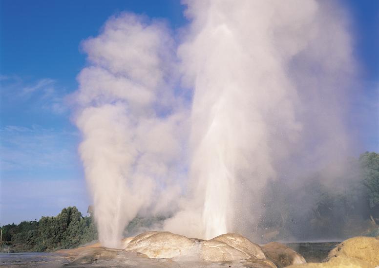 Thermal pohutugeysertepuiaro 1